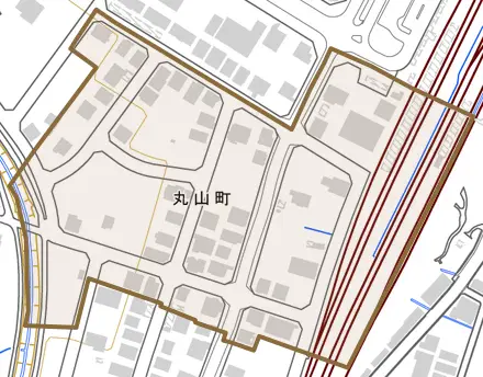 丸山町とその周辺の地図。町の範囲を重ねている