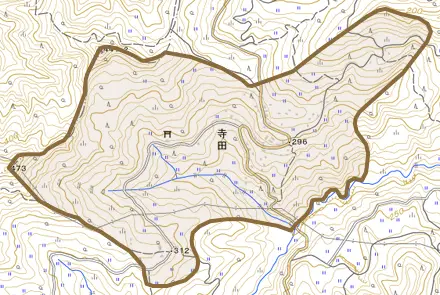 寺田とその周辺の地図。町の範囲を重ねている
