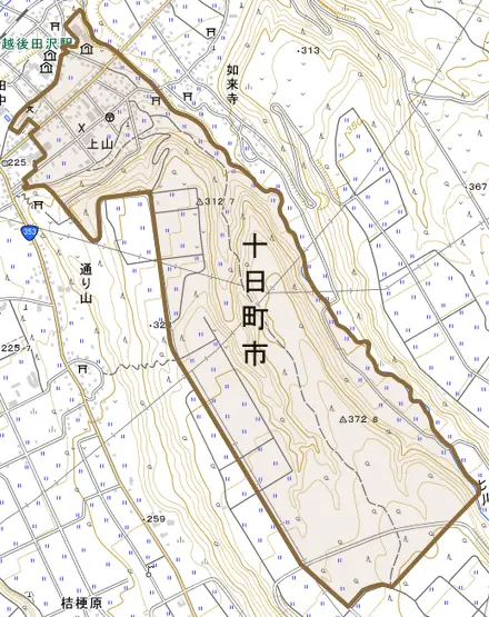 上山とその周辺の地図。町の範囲を重ねている