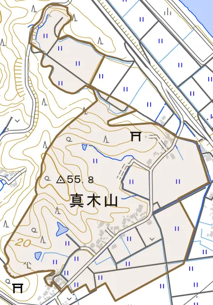 真木山とその周辺の地図。町の範囲を重ねている