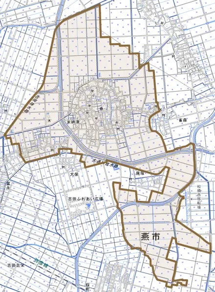 米納津とその周辺の地図。町の範囲を重ねている