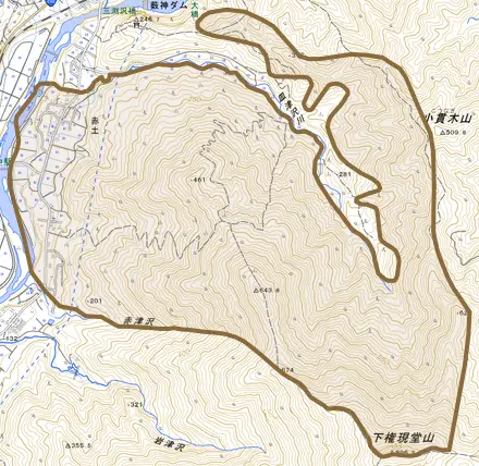 赤土とその周辺の地図。町の範囲を重ねている