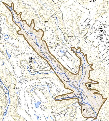 泉沢とその周辺の地図。町の範囲を重ねている