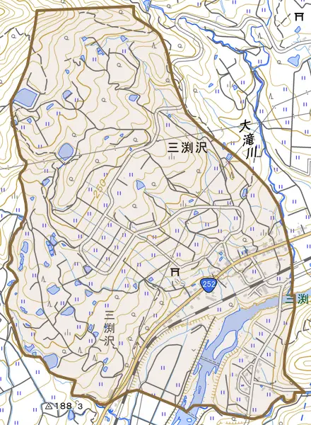 三渕沢とその周辺の地図。町の範囲を重ねている