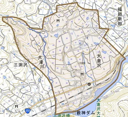 大倉沢とその周辺の地図。町の範囲を重ねている