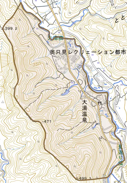大湯温泉とその周辺の地図。町の範囲を重ねている