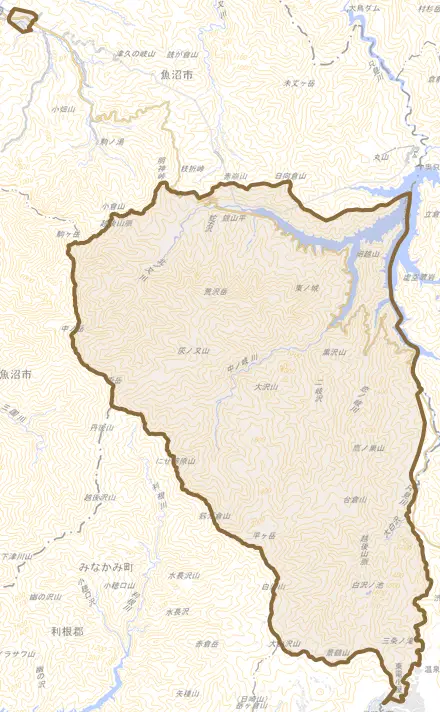 宇津野とその周辺の地図。町の範囲を重ねている