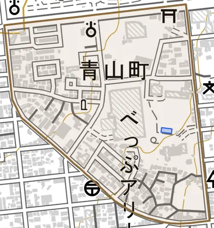 青山町とその周辺の地図。町の範囲を重ねている