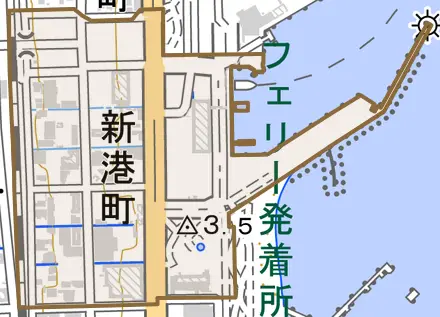 新港町とその周辺の地図。町の範囲を重ねている