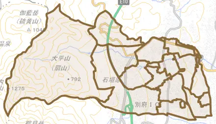 大字鶴見とその周辺の地図。町の範囲を重ねている