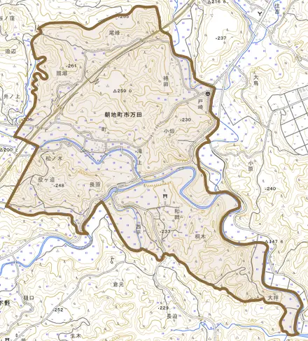 朝地町市万田とその周辺の地図。町の範囲を重ねている