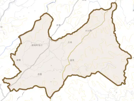 朝地町梨小とその周辺の地図。町の範囲を重ねている
