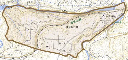 清川町臼尾とその周辺の地図。町の範囲を重ねている