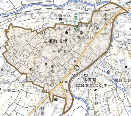 三重町市場とその周辺の地図。町の範囲を重ねている