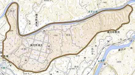 緒方町越生とその周辺の地図。町の範囲を重ねている