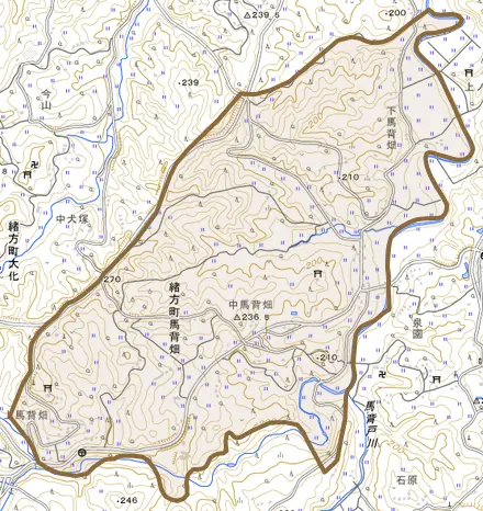 緒方町馬背畑とその周辺の地図。町の範囲を重ねている
