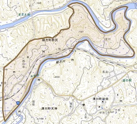 緒方町野尻とその周辺の地図。町の範囲を重ねている
