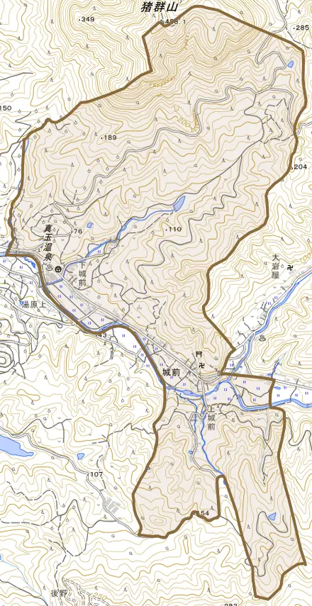 城前とその周辺の地図。町の範囲を重ねている