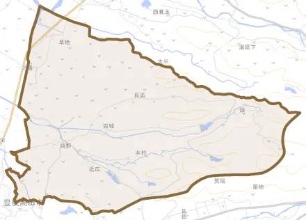 草地とその周辺の地図。町の範囲を重ねている