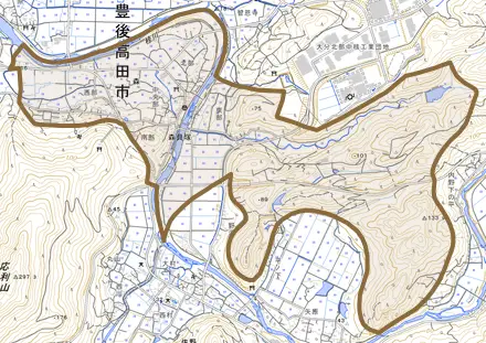 森とその周辺の地図。町の範囲を重ねている