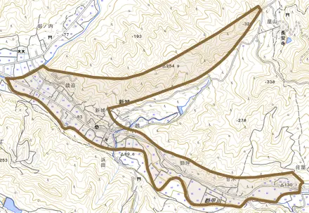 新城とその周辺の地図。町の範囲を重ねている