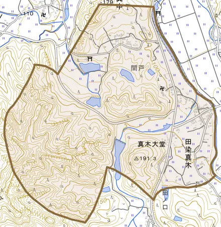 田染真木とその周辺の地図。町の範囲を重ねている
