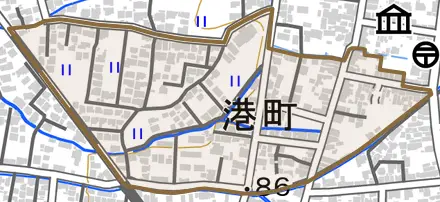 港町とその周辺の地図。町の範囲を重ねている