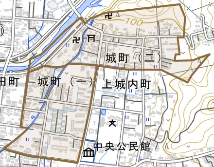 城町とその周辺の地図。町の範囲を重ねている