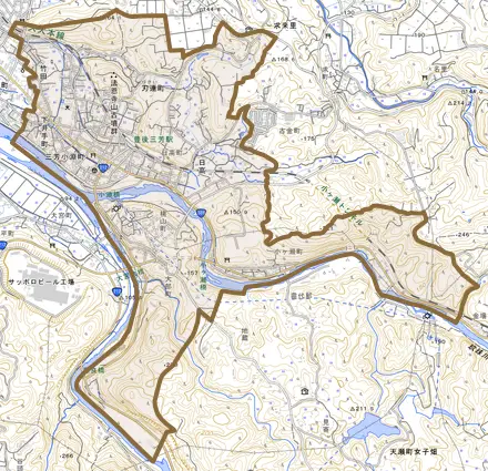 大字日高とその周辺の地図。町の範囲を重ねている