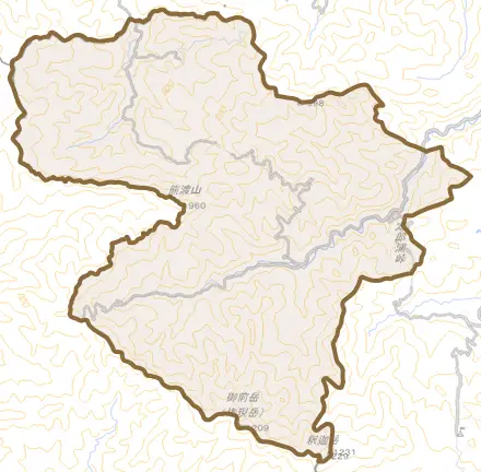 前津江町柚木とその周辺の地図。町の範囲を重ねている