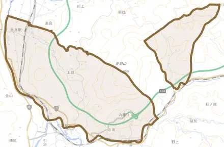 大字右田とその周辺の地図。町の範囲を重ねている