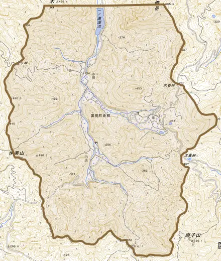 国見町赤根とその周辺の地図。町の範囲を重ねている