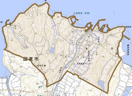 国見町伊美とその周辺の地図。町の範囲を重ねている