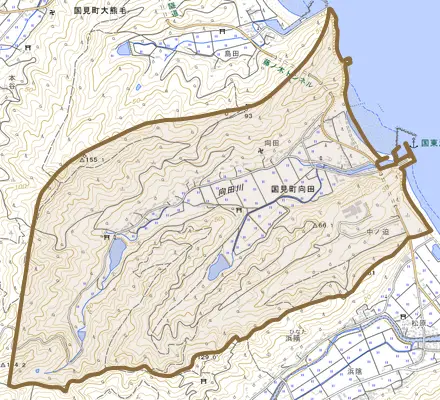 国見町向田とその周辺の地図。町の範囲を重ねている
