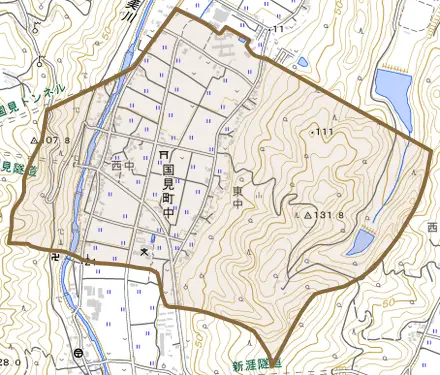 国見町中とその周辺の地図。町の範囲を重ねている