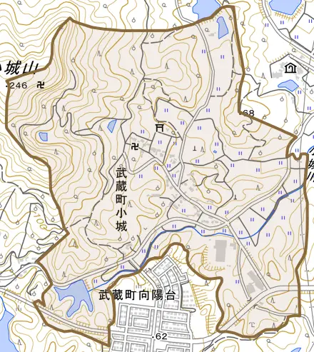 武蔵町小城とその周辺の地図。町の範囲を重ねている
