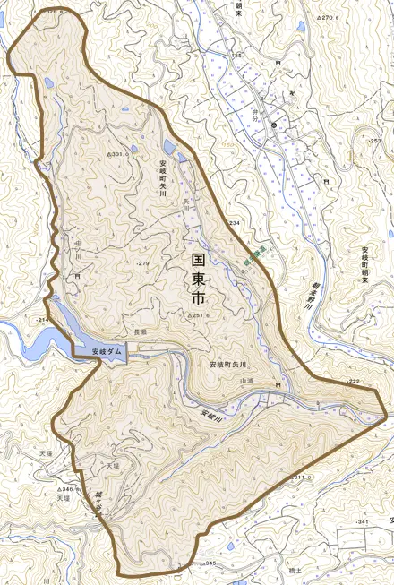 安岐町矢川とその周辺の地図。町の範囲を重ねている