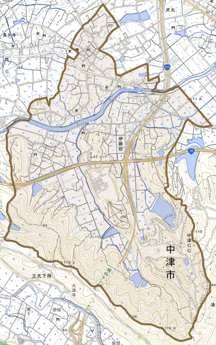大字伊藤田とその周辺の地図。町の範囲を重ねている