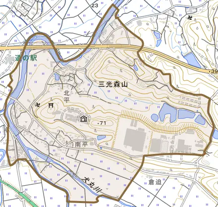 三光森山とその周辺の地図。町の範囲を重ねている