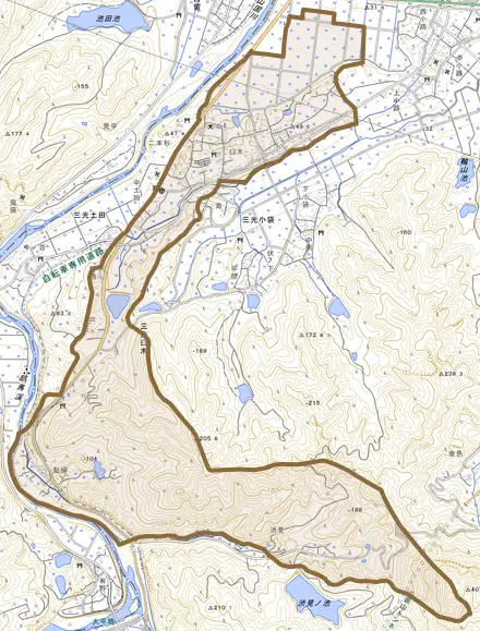三光臼木とその周辺の地図。町の範囲を重ねている