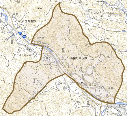 山国町平小野とその周辺の地図。町の範囲を重ねている