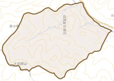 山国町小屋川とその周辺の地図。町の範囲を重ねている