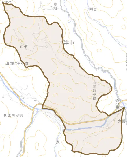 山国町宇曽とその周辺の地図。町の範囲を重ねている