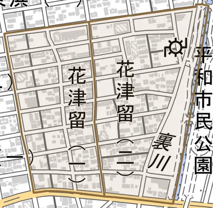 花津留とその周辺の地図。町の範囲を重ねている