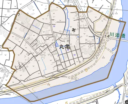 大字丸亀とその周辺の地図。町の範囲を重ねている