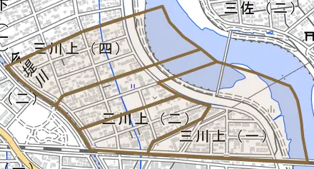 三川上とその周辺の地図。町の範囲を重ねている