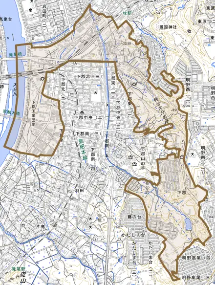 大字下郡とその周辺の地図。町の範囲を重ねている