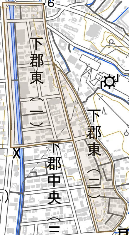 下郡東とその周辺の地図。町の範囲を重ねている