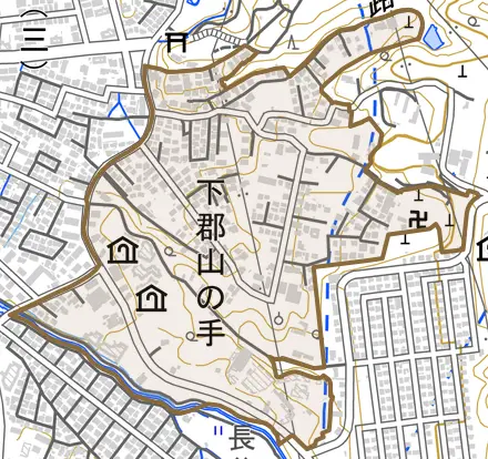 下郡山の手とその周辺の地図。町の範囲を重ねている