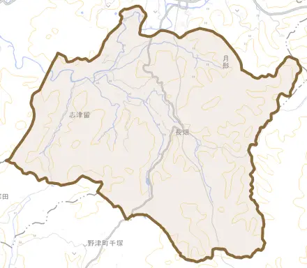 大字志津留とその周辺の地図。町の範囲を重ねている
